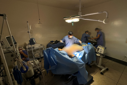 Milton Seigi Hayashi destaca os avanços técnicos que tornaram a cirurgia íntima mais segura, precisa e confortável.