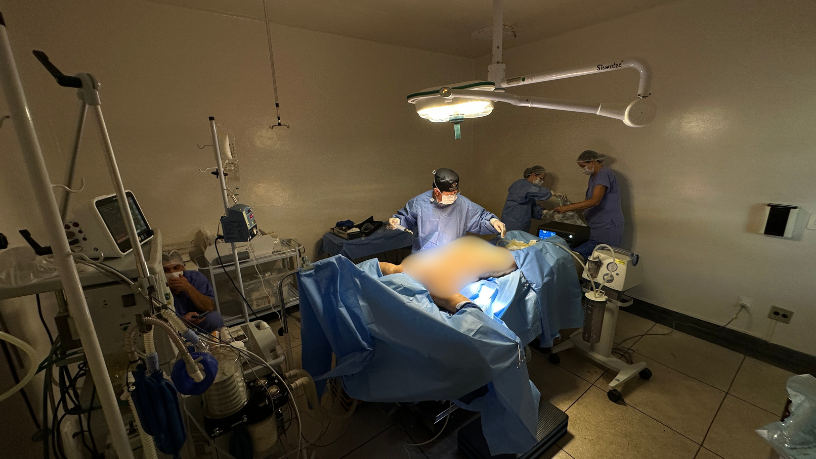 Milton Seigi Hayashi destaca os avanços técnicos que tornaram a cirurgia íntima mais segura, precisa e confortável.