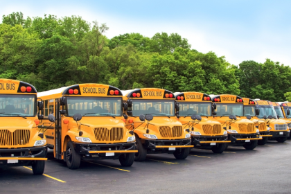 Investimentos em Tecnologia e Logística Escolar Transformam a Volta às Aulas