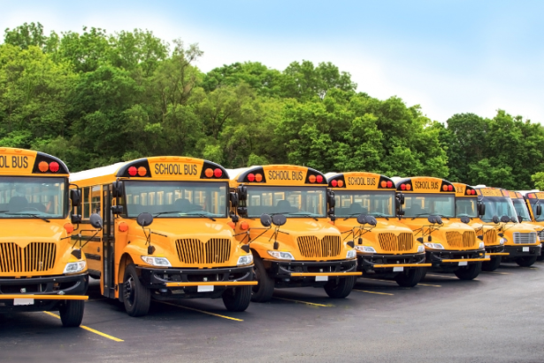 Investimentos em Tecnologia e Logística Escolar Transformam a Volta às Aulas