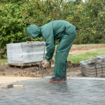 Valderci Malagosini Machado mostra por que rejuntamento e compactação do paver são decisivos para a durabilidade do sistema.