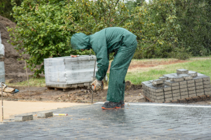 Valderci Malagosini Machado mostra por que rejuntamento e compactação do paver são decisivos para a durabilidade do sistema.