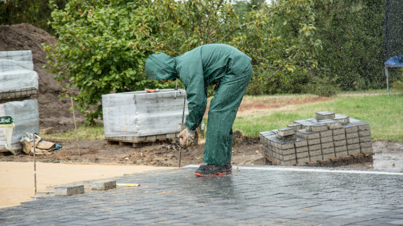 Valderci Malagosini Machado mostra por que rejuntamento e compactação do paver são decisivos para a durabilidade do sistema.